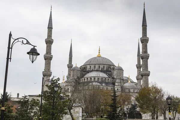 ISTANBUL, TURQUÍA - 13 DE DICIEMBRE DE 2015: La Mezquita Azul, (Sultanah — Foto de Stock