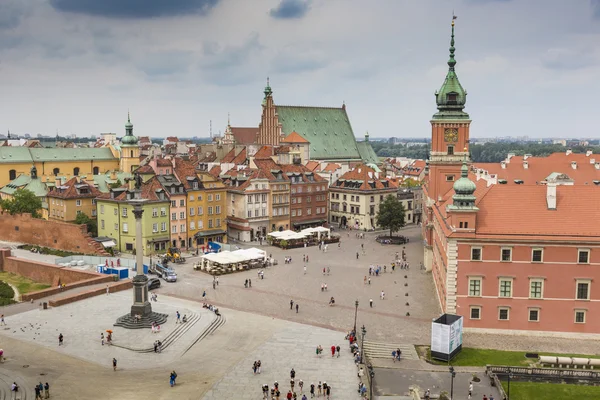 Old town in Warsaw, Poland. The Royal Castle and Sigismund's Col — Stock Photo, Image