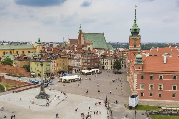 Cidade velha em Varsóvia, Polônia. O Castelo Real e a Coluna de Sigismundo — Fotografia de Stock