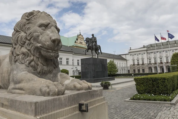 WARSAW, POLAND - JULY 09, 2015: Lion and Prince Jozef Poniatowsk — Stock Photo, Image