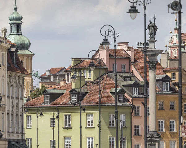 Ciudad vieja de Varsovia, Polonia. El Castillo Real y el Col de Segismundo — Foto de Stock