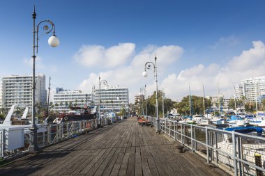Ahşap iskele limanda Larnaca, Kıbrıs.