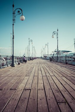 Ahşap iskele limanda Larnaca, Kıbrıs.