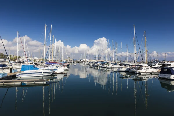 Iates em Larnaca, Chipre . — Fotografia de Stock