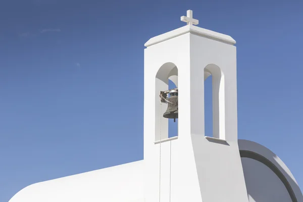 Eglise blanche et palmiers, Agia napa, Chypre — Photo