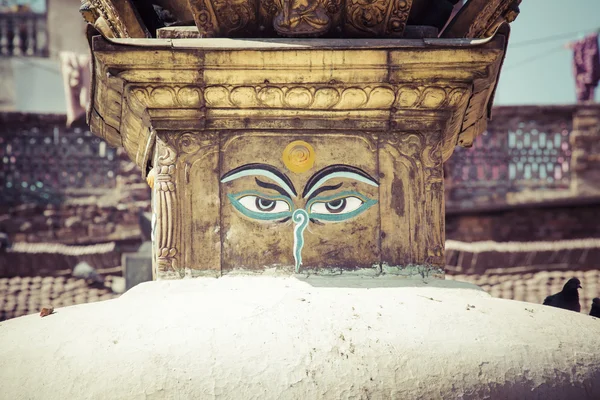 Buddha eyes close up with prayer flags at Bodhnath stupa in Kath — Stock Photo, Image