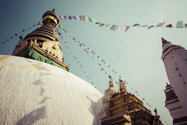 Stupa em Swayambhunath Monkey temple em Kathmandu, Nepal . — Fotografia de Stock