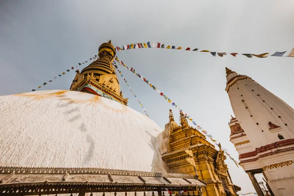 Stupa em Swayambhunath Monkey temple em Kathmandu, Nepal . — Fotografia de Stock