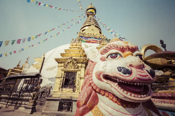 Stupa en Swayambhunath Templo del mono en Katmandú, Nepal . — Foto de Stock