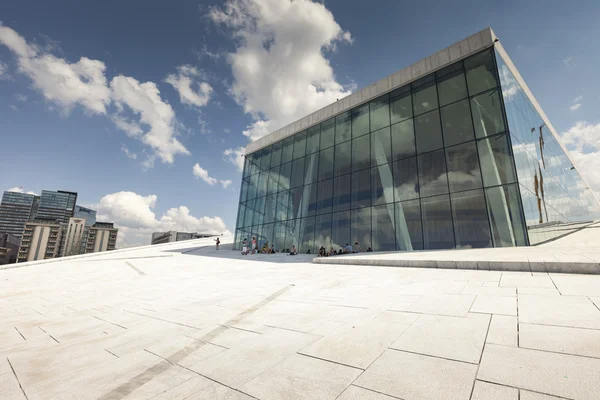 Oslo, norwegen - juli 09: blick auf eine seite der nationalen oslo oper — Stockfoto