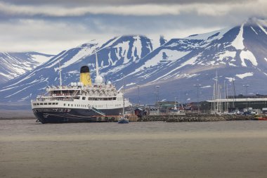 Longyearbyen, Svalbard, Norveç - 12 Temmuz 2014: Turist yatılı