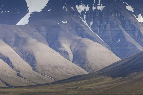 Beautiful scenic view of blue gulf under barren mountain range w — Stock Photo, Image