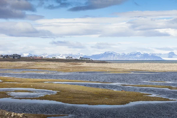 Beautiful scenic view of blue gulf under barren mountain range w — Stock Photo, Image