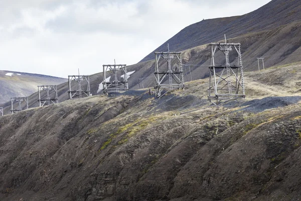 Stazione di trasporto in miniera di legno abbandonata a Svalbard, N — Foto Stock