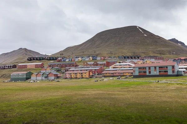 Kilátás nyílik Longyearbyen, Svalbard, Norvégia — Stock Fotó