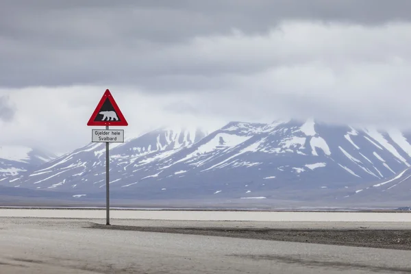 Panneau d'avertissement ours polaires, Spitzberg, Svalbard, Norvège — Photo