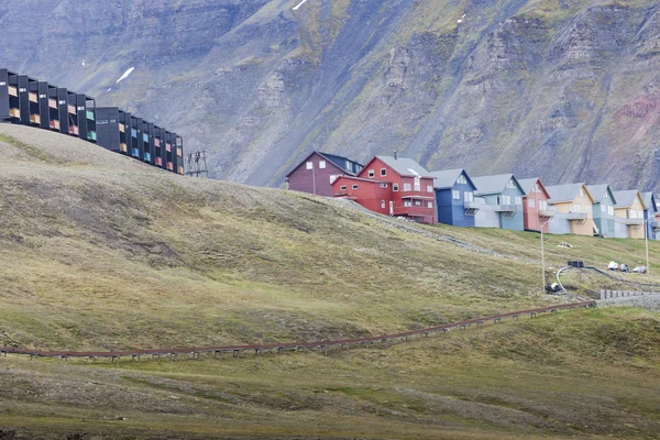 Hermosa vista panorámica de Longyearbyen (isla de Svalbard), Noruega — Foto de Stock