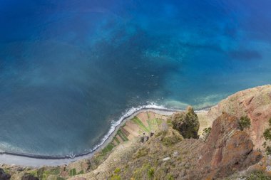 İnanılmaz yüksek Cabo Girao cliff Beach, oce görünümünden