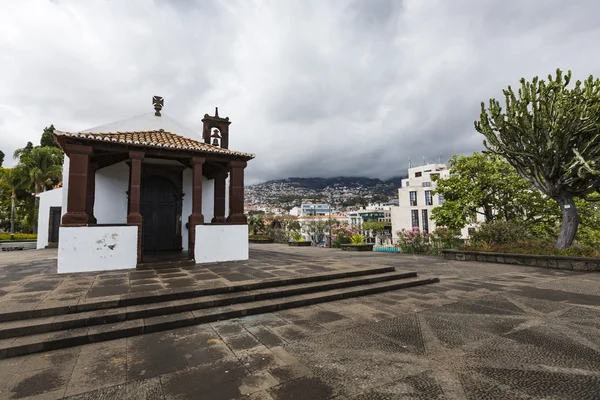 Funchal, Portekiz - 25 Haziran: Funchal şehir yaz saati Haziran tarihinde — Stok fotoğraf