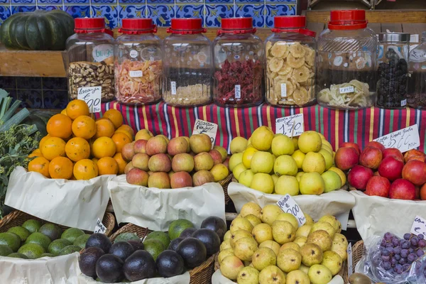 Egzotik meyve Mercado Dos Lavradores.Madeira Island, Po — Stok fotoğraf