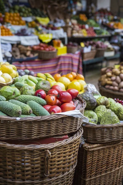 Egzotikus gyümölcsökre Mercado Dos Lavradores.Madeira sziget, Po — Stock Fotó