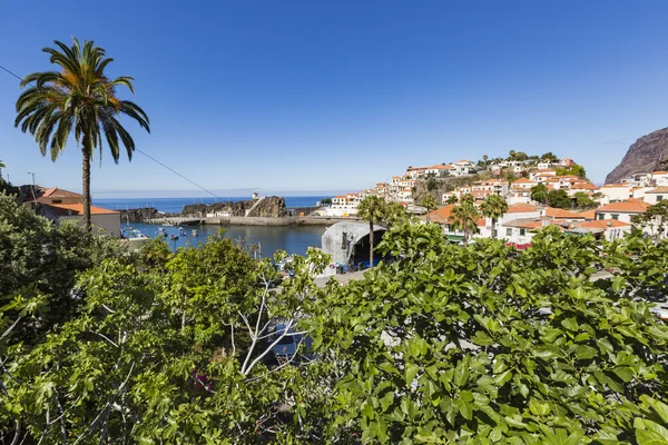 Camara de Lobos es una ciudad en la costa centro-sur de Madeira , — Foto de Stock