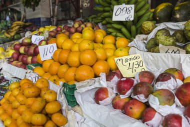 Egzotik meyve Mercado Dos Lavradores içinde. Funchal, Madeira