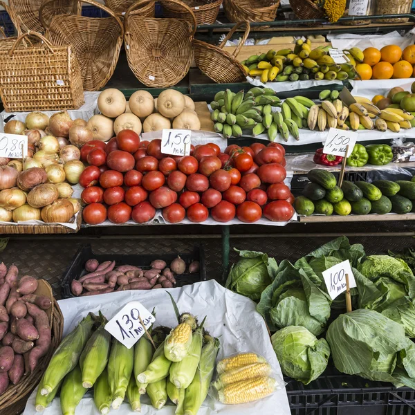 Egzotikus friss gyümölcsök Mercado Dos Lavradores. Funchal, Madeira — Stock Fotó