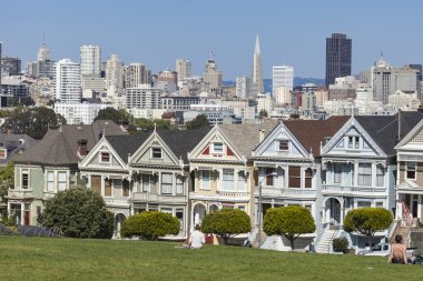 San Francisco, ABD - Nisan 07: Alamos Meydanı - boyalı milleti