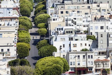 San Francisco, ABD - Nisan 07: Lombard street üzerinde Rus Hill