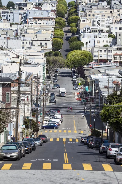 SAN FRANCISCO, USA - APRIL 07: Lombard street on Russian hill on — Stock Photo, Image