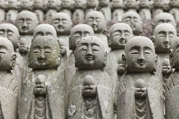 Estátuas no templo japonês — Fotografia de Stock