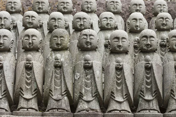 Statues at Japanese temple — Stock Photo, Image