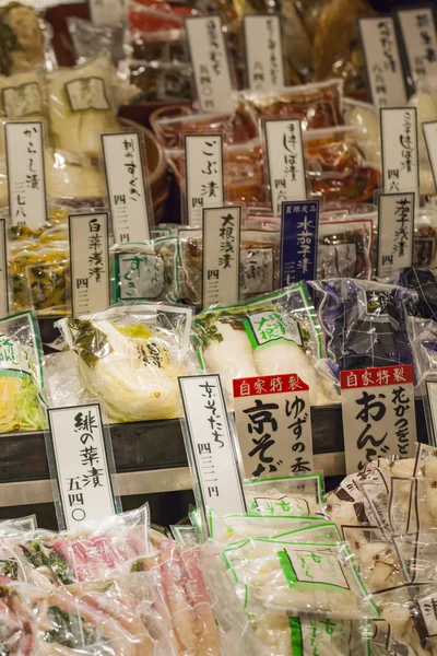 Traditionell matmarknad i Kyoto. Japan. — Stockfoto