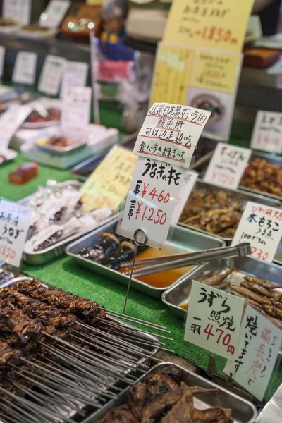 Mercado de alimentos tradicional en Kioto. Japón . — Foto de Stock