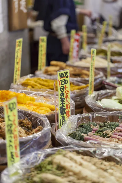 Traditional food market in Kyoto. Japan. — Stock Photo, Image