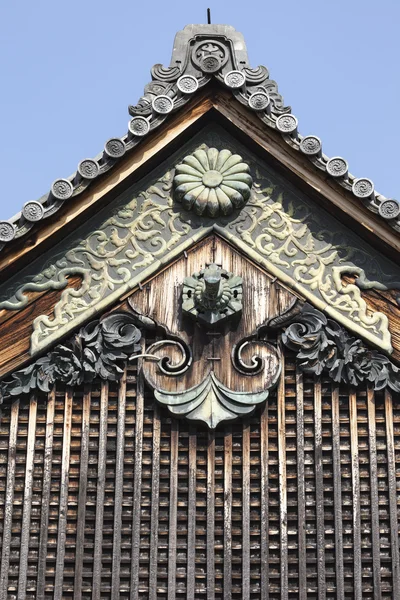 Telhado do Palácio Ninomaru no Castelo de Kyoto Nijo em Kyoto, Japão . — Fotografia de Stock