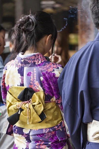 Japanese women wear a traditional dress called Kimono for Sakura — Stock Photo, Image