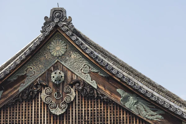 Telhado do Palácio Ninomaru no Castelo de Kyoto Nijo em Kyoto, Japão . — Fotografia de Stock