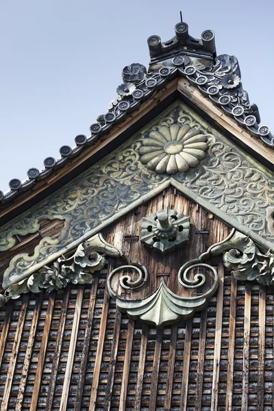 Telhado do Palácio Ninomaru no Castelo de Kyoto Nijo em Kyoto, Japão . — Fotografia de Stock