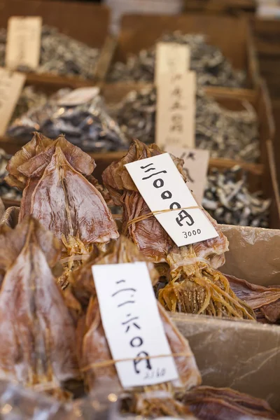 Torkad fisk, skaldjur-produkt på marknaden från japan. — Stockfoto