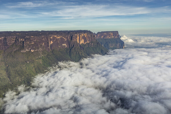 View from the Roraima tepui on Kukenan tepui at the fog - Venezu