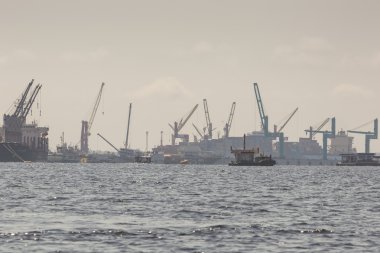Manaus, Brezilya - Ekim 2013: Manaus limanda gemi sanayi