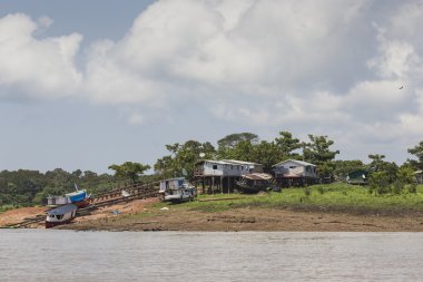 Manaus, Brezilya, 17 Ekim: Rio tipik ahşap ahşap evler 