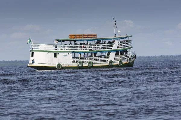 Manaus, Brazylia, 17 października: Typowe drewniane łodzie na Rio — Zdjęcie stockowe