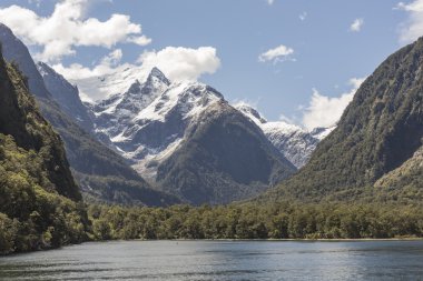 Milford ses. Fiordland Milli Parkı, Yeni Zelanda