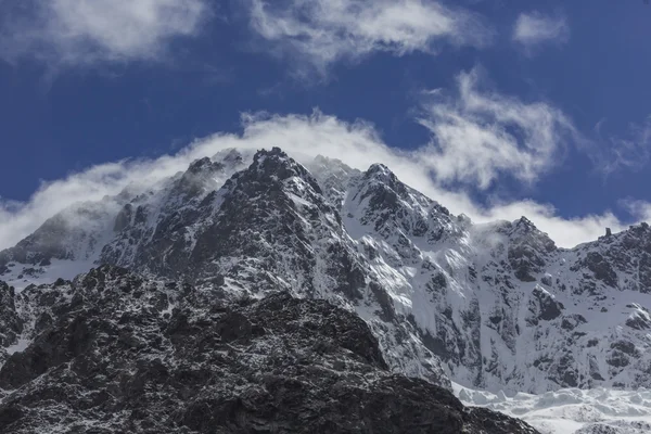 Снігом гори Мілфорд звук Роуд Нової Зеландії — стокове фото