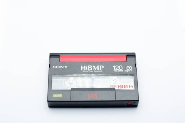 Chiang Mai, Tayland - 11 Kasım 2020: Vintage Sony 8mm video kaset beyaz arka planda izole edildi.