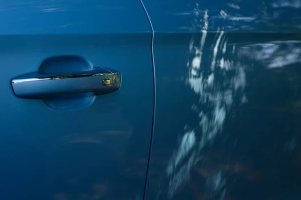 Abstraktes Hinterlässt Schatten Auf Blauem Auto Natürlicher Verschwommener Hintergrund — Stockfoto