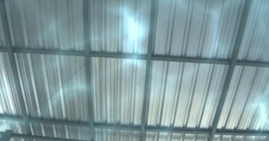 2x hızında mavi ışık efektli dönen çelik çatı.